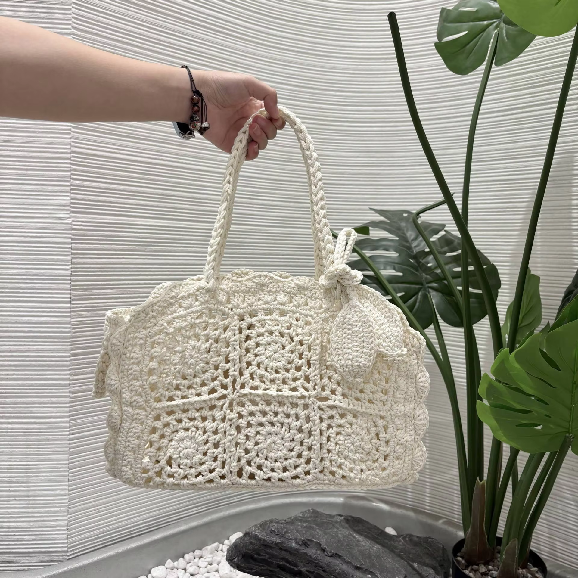 Crochet Bow Top Handle Bag — صورة 1