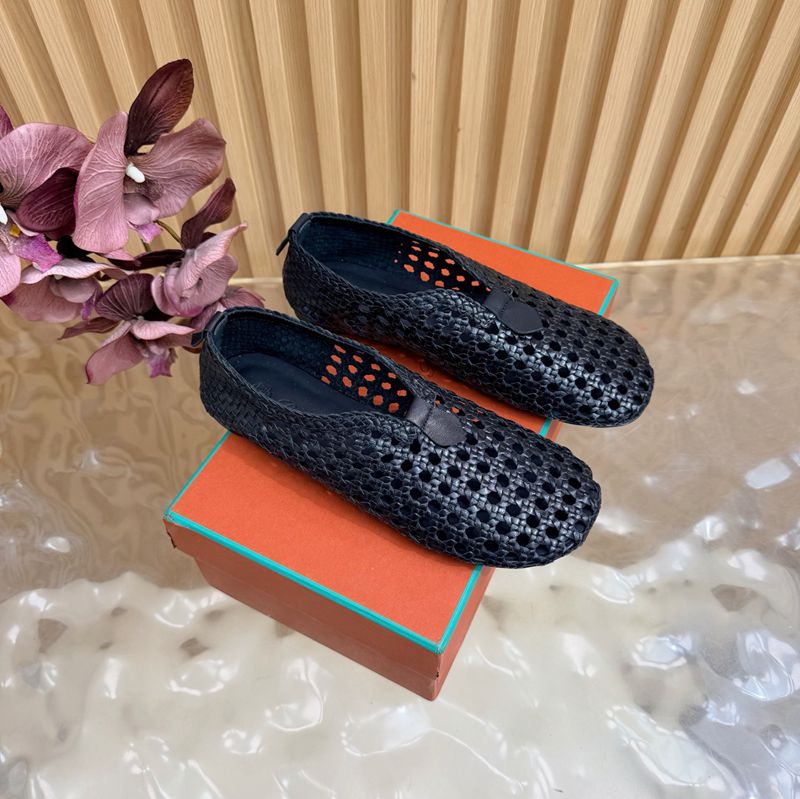 Loro Piana Perforated Leather Ballet Flats — صورة 1