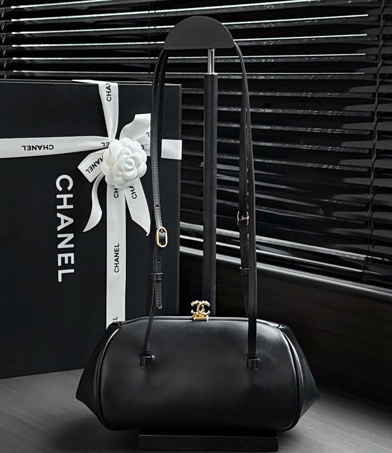 Chanel Kiss-Lock Evening Bag — صورة 1