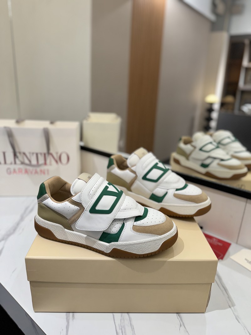 Valentino Garavani VLogo Signature Velcro Sneakers — صورة 1