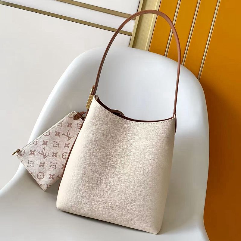 Louis Vuitton Low Key Hobo PM — صورة 1