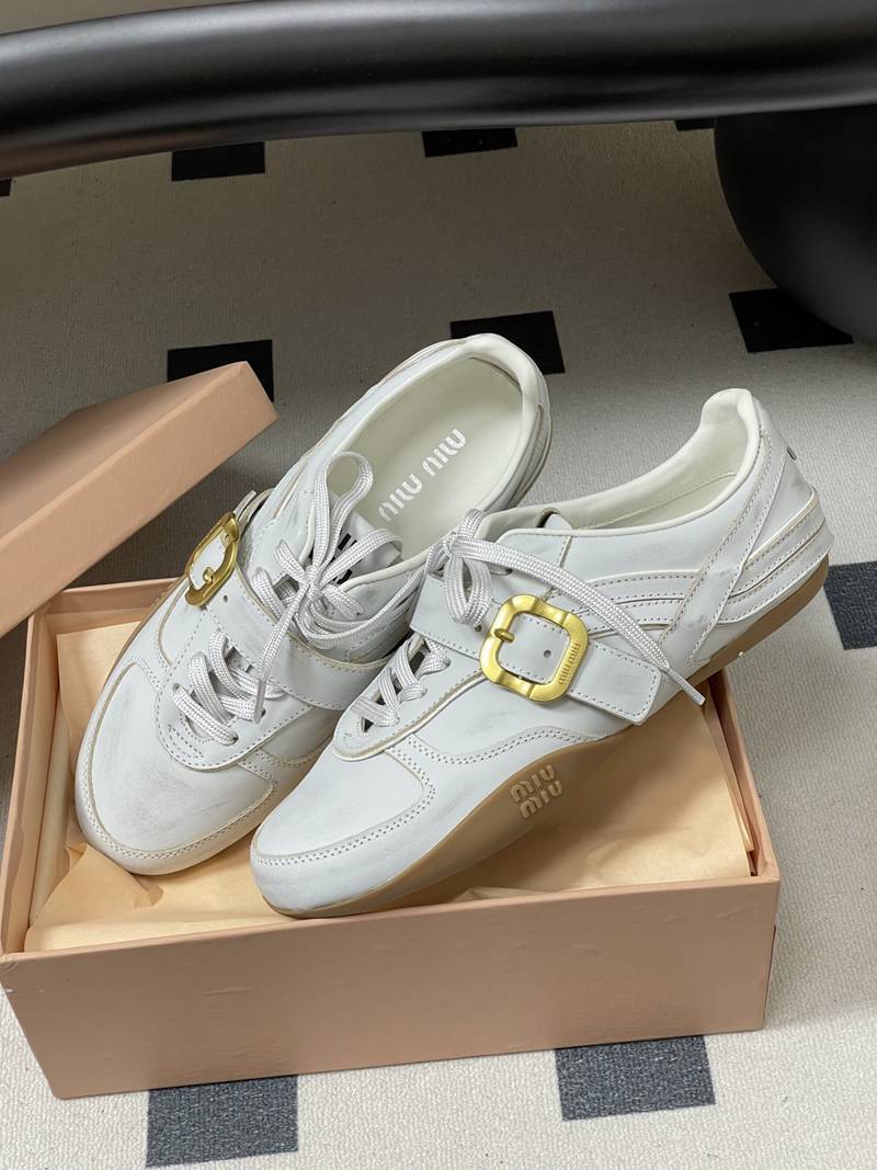 Miu Miu Plume Leather Sneakers — صورة 1