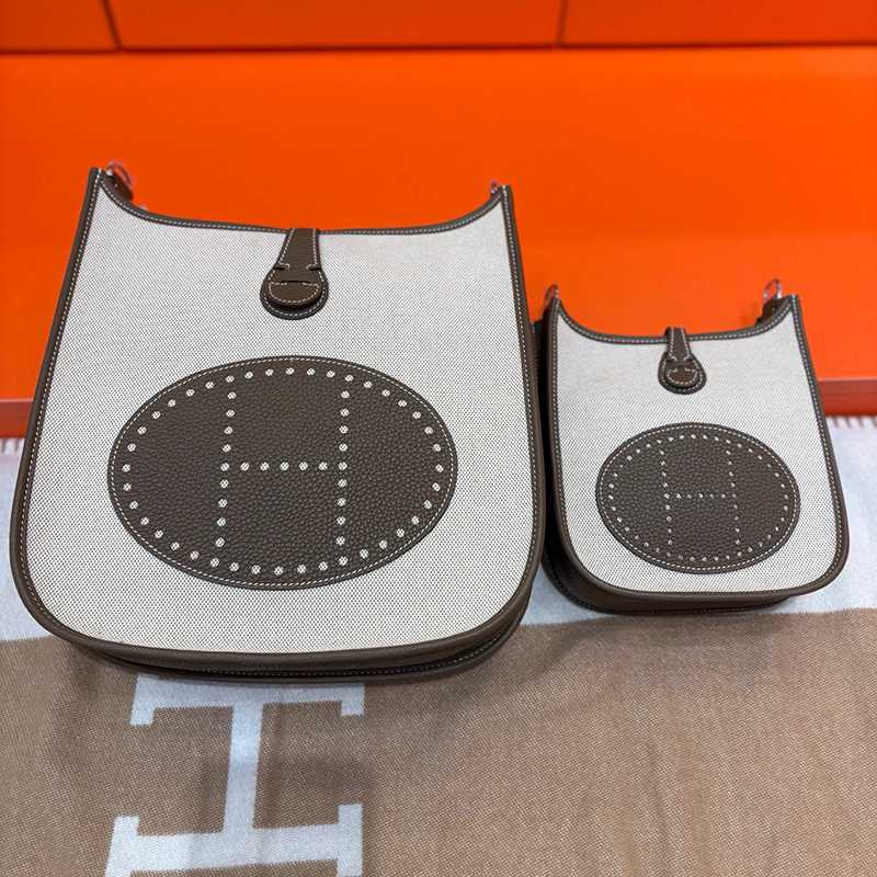 Hermès Perforated Crossbody Bag — صورة 8