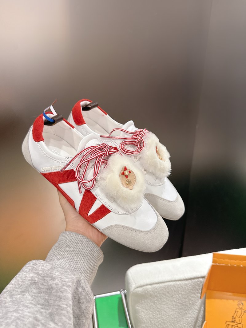 Louis Vuitton LV Flower-Detail Sneakers — صورة 1