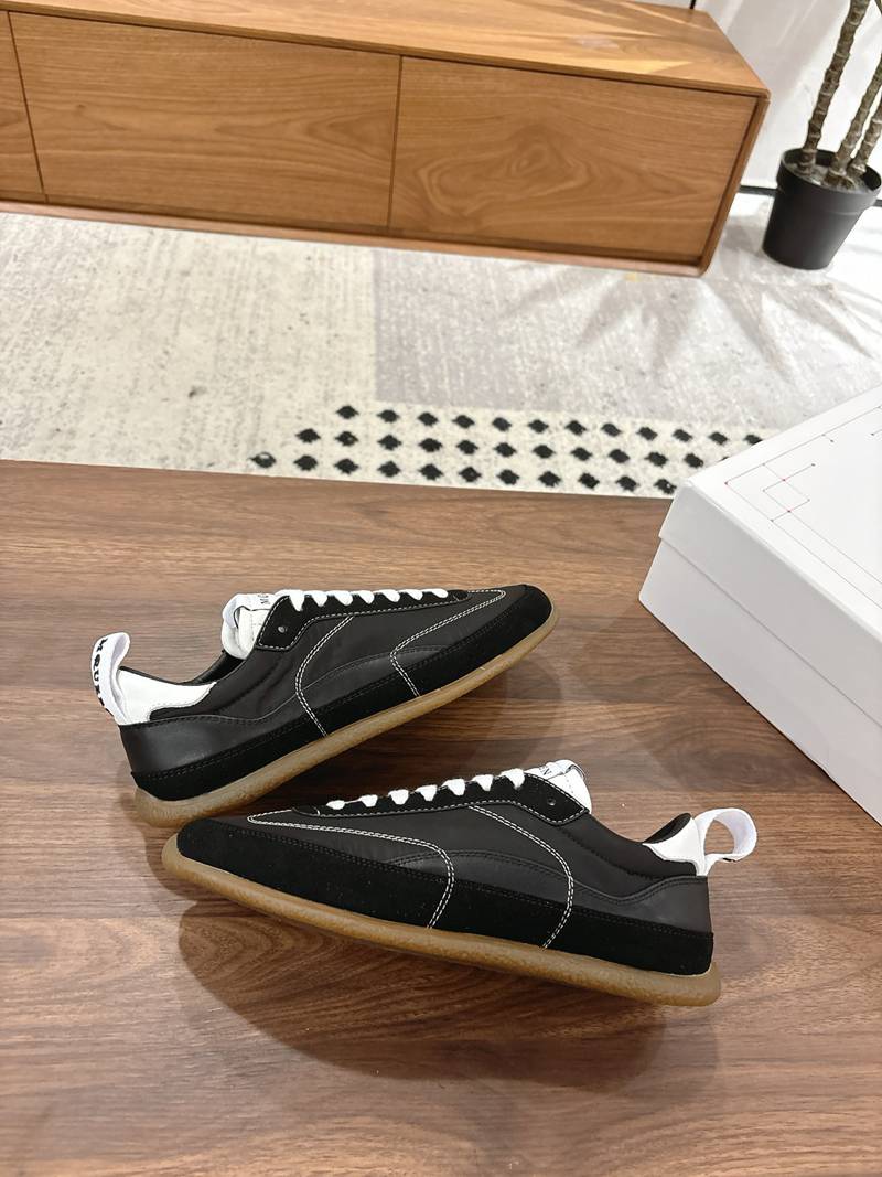 Alexander McQueen Low-Top Suede Sneakers — صورة 1