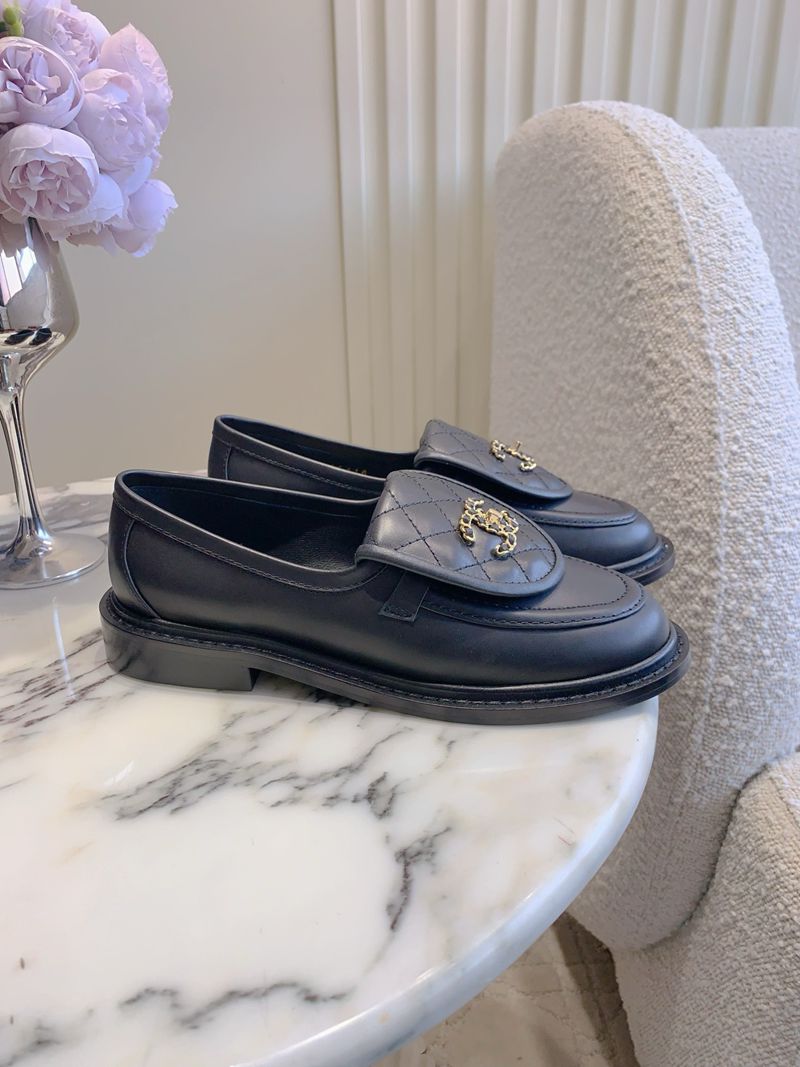 Chanel Quilted Leather Loafers — صورة 1