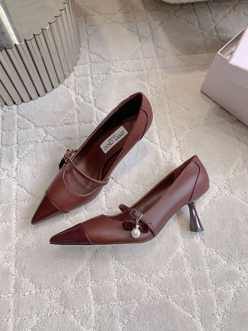 Jimmy Choo Pearl-Buckle Mary Jane Pumps — صورة 1