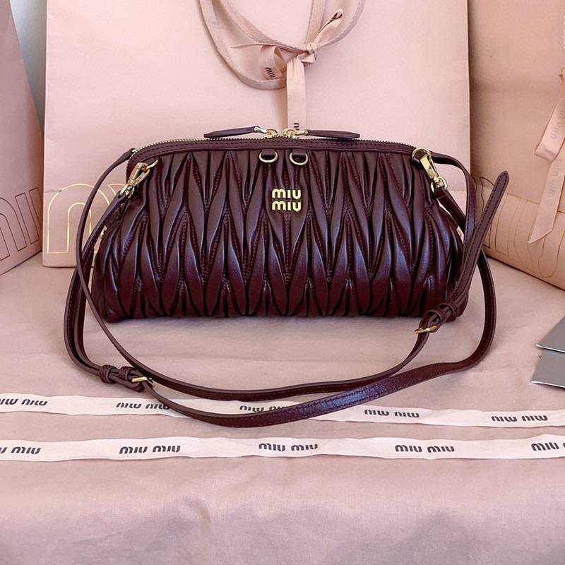Miu Miu Matelassé Shoulder Bag — صورة 1