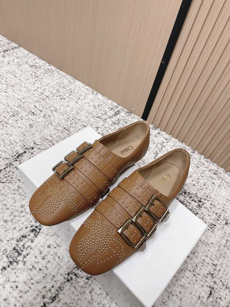 Chloé Studded Buckle Perforated Leather Flats — صورة 1