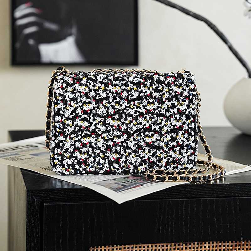 Chanel Tweed Flap Bag — صورة 1