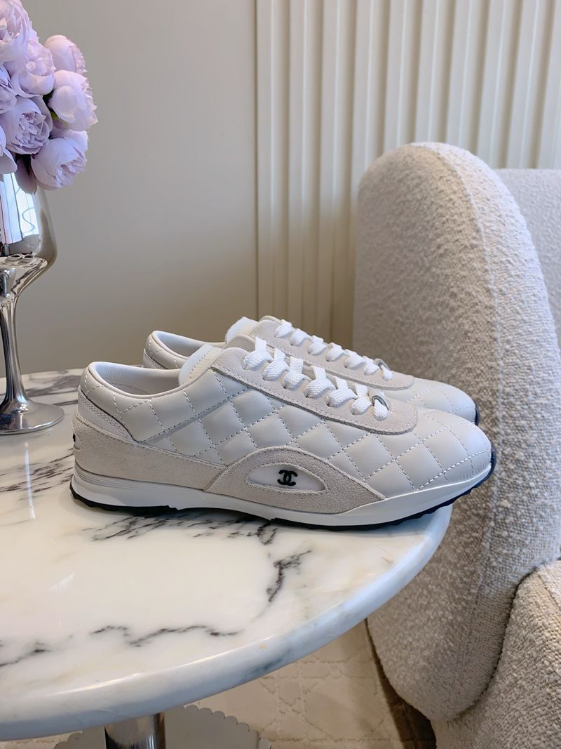 Chanel Quilted CC Low-Top Sneakers — صورة 1