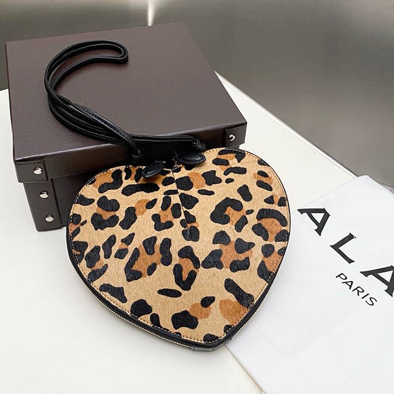 Alaïa Le Cœur Bag — صورة 11